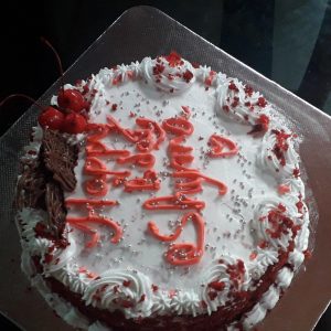 Red-velvet-birthday-cake