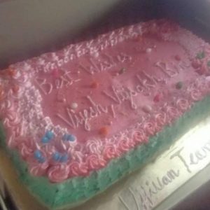 Strawberry-flavoured-square-cake